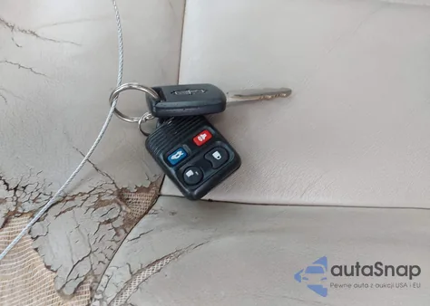 2004 Lincoln Town Car Ultimate из США, поврежденный, VIN 1LNHM83W44Y674497